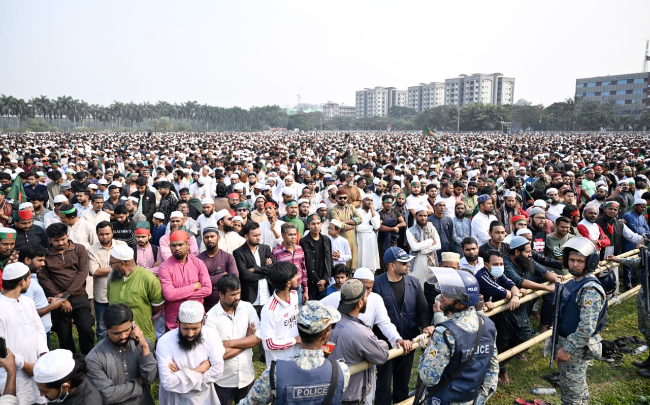 শরিফ ওসমান হাদির জানাজায় লাখো মানুষ