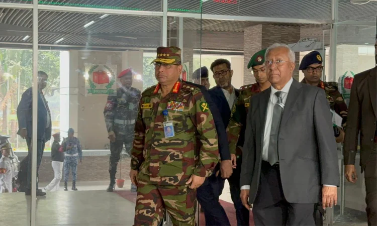 নির্বাচন কমিশনের সঙ্গে বৈঠক করলেন তিন বাহিনী প্রধান