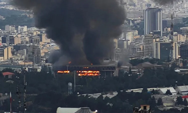 তেহরানে ইসরাইলি হামলার খবর নিশ্চিত করেছে ইরানের রাষ্ট্রীয় টেলিভিশন