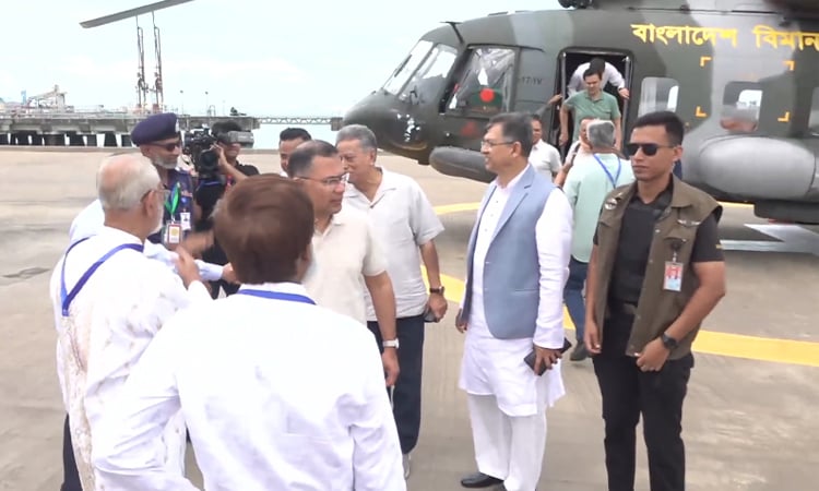 মহেশখালীর মাতারবাড়িতে পৌঁছেছেন প্রধানমন্ত্রী