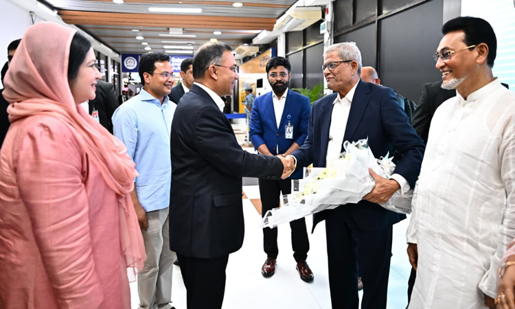 চীনে রাষ্ট্রীয় সফর শেষে ঢাকায় পৌঁছেছেন প্রধানমন্ত্রী