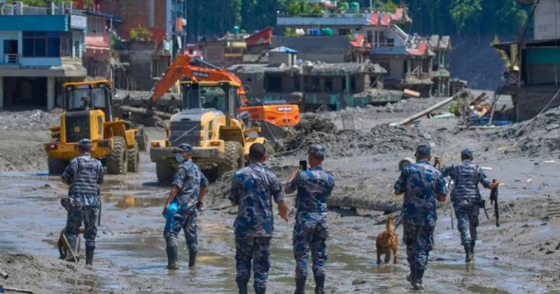 নেপাল-চীন সীমান্তে ভয়াবহ বন্যা ও ভূমিধসে নিখোঁজ ২,৪০০, উদ্ধার ৫৮৬ মরদেহ