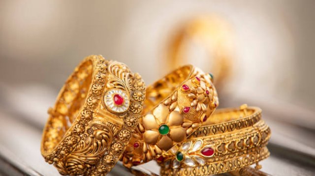 ভরিতে ৪,৩৭৪ টাকা কমল সোনার দাম