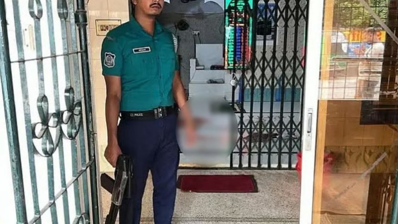 খুলনায় ফজরের সময় মসজিদে ঢুকে দুজনকে গুলি