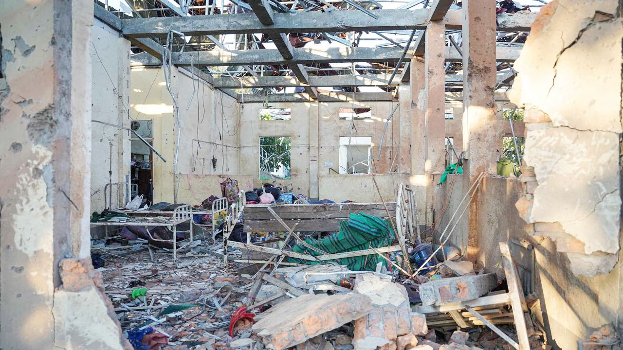 রাখাইনে হাসপাতালে জান্তার বিমান হামলায় নিহত অন্তত ৩১