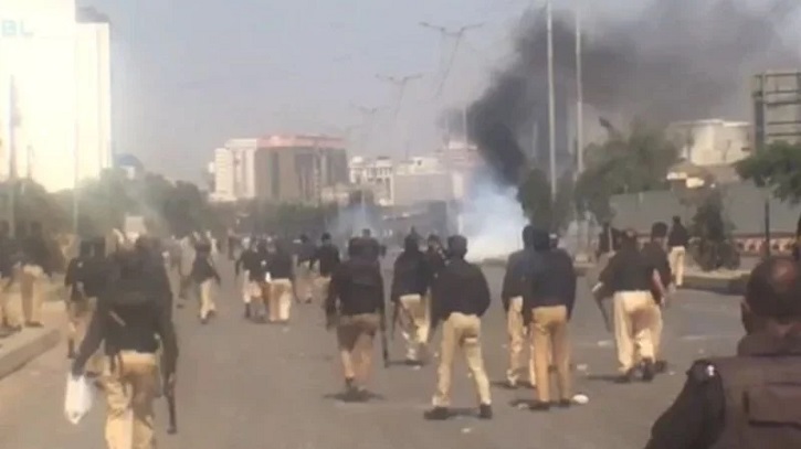 খামেনি হত্যার প্রতিবাদে ভারতে বিক্ষোভ, পাকিস্তানে সংঘর্ষে নিহত ৯