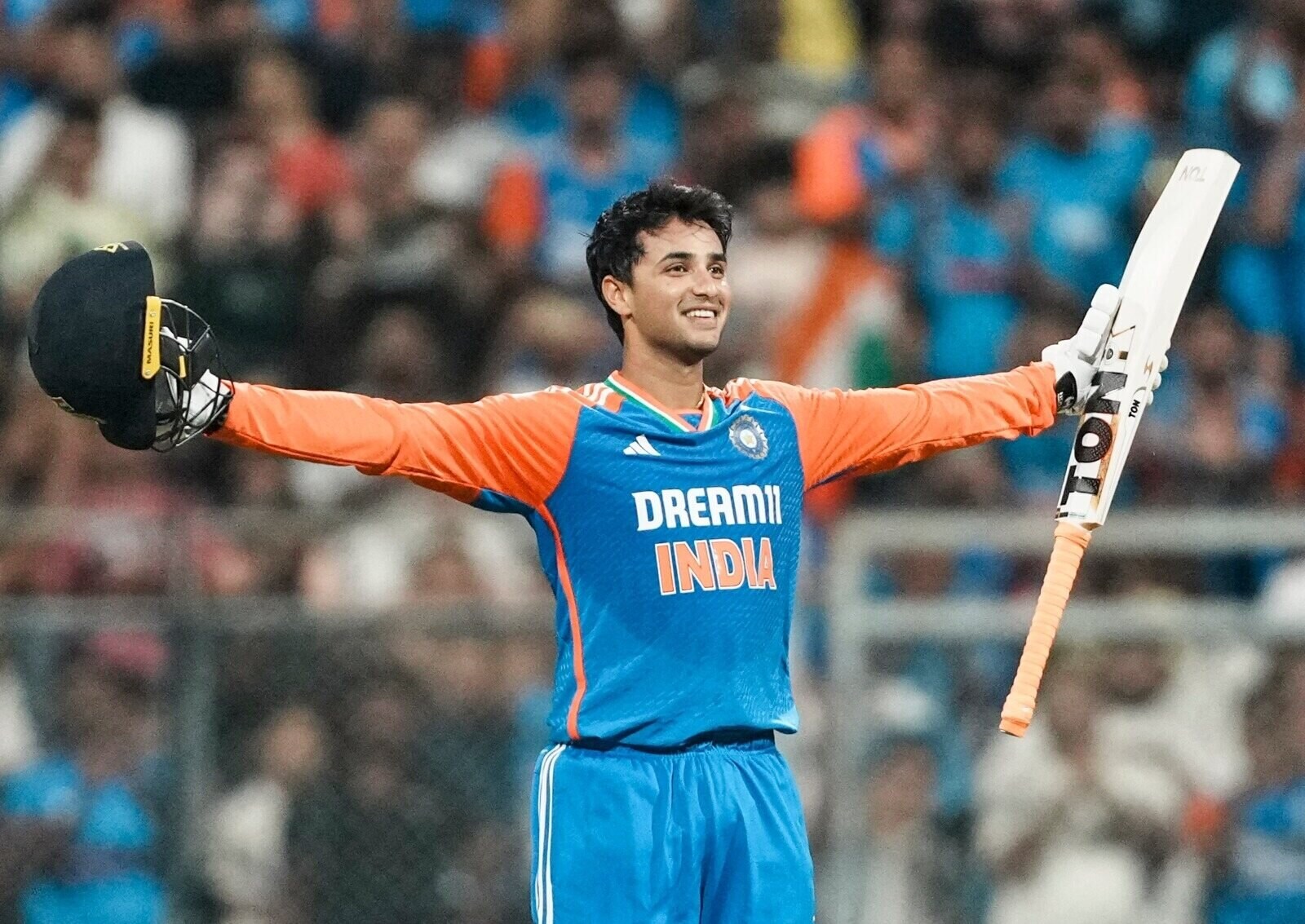 ১২ বলে ফিফটি করে ইতিহাস গড়লেন অভিষেক শর্মা