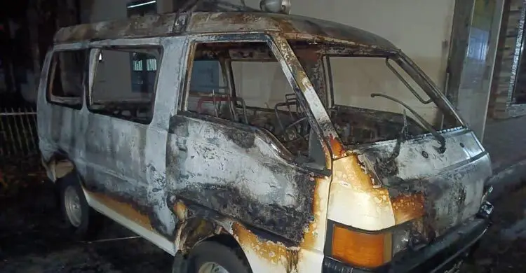 মধ্যরাতে অ্যাম্বুলেন্স ও বাসে আগুন দিলো দুর্বৃত্তরা