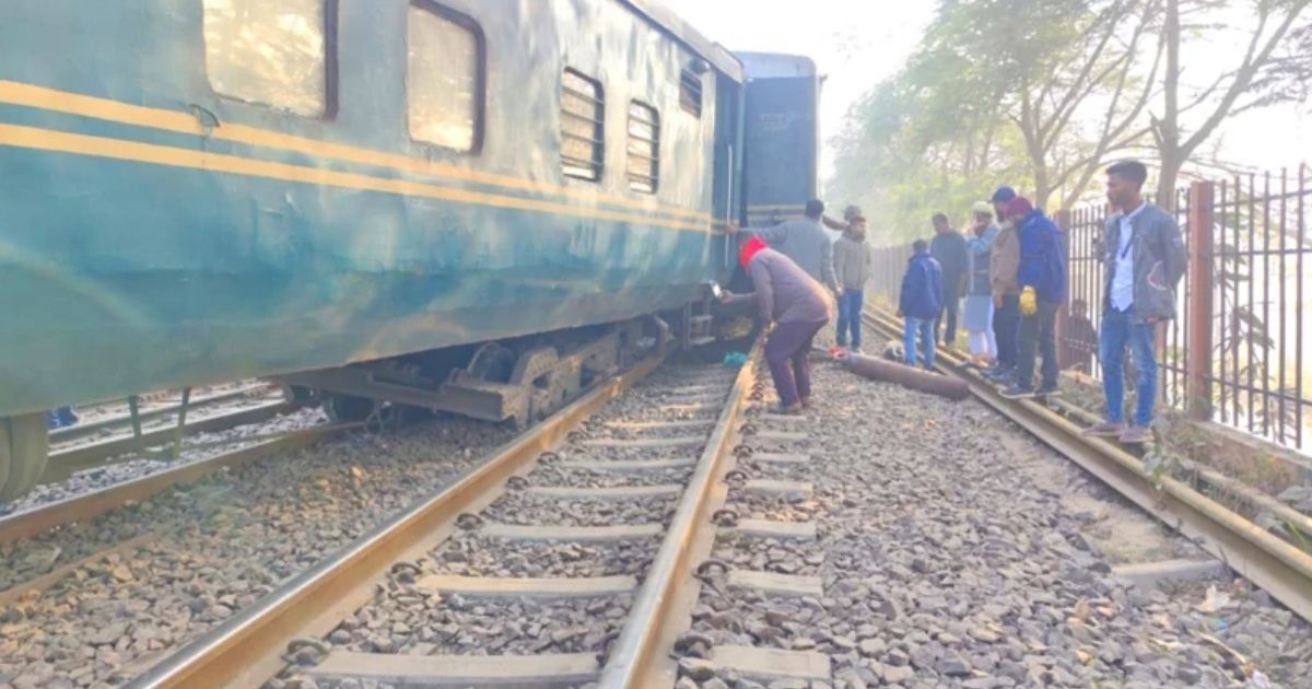 ৮ ঘণ্টা পর ঢাকা-চট্টগ্রাম ও ঢাকা-সিলেট রুটে ট্রেন চলাচল স্বাভাবিক, তদন্ত কমিটি গঠন
