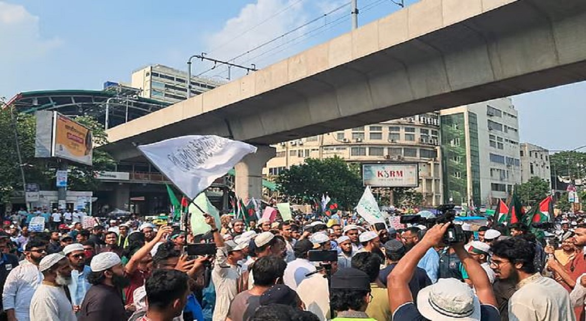 শাহবাগে আওয়ামী লীগ নিষিদ্ধের দাবিতে গণজমায়েত শুরু