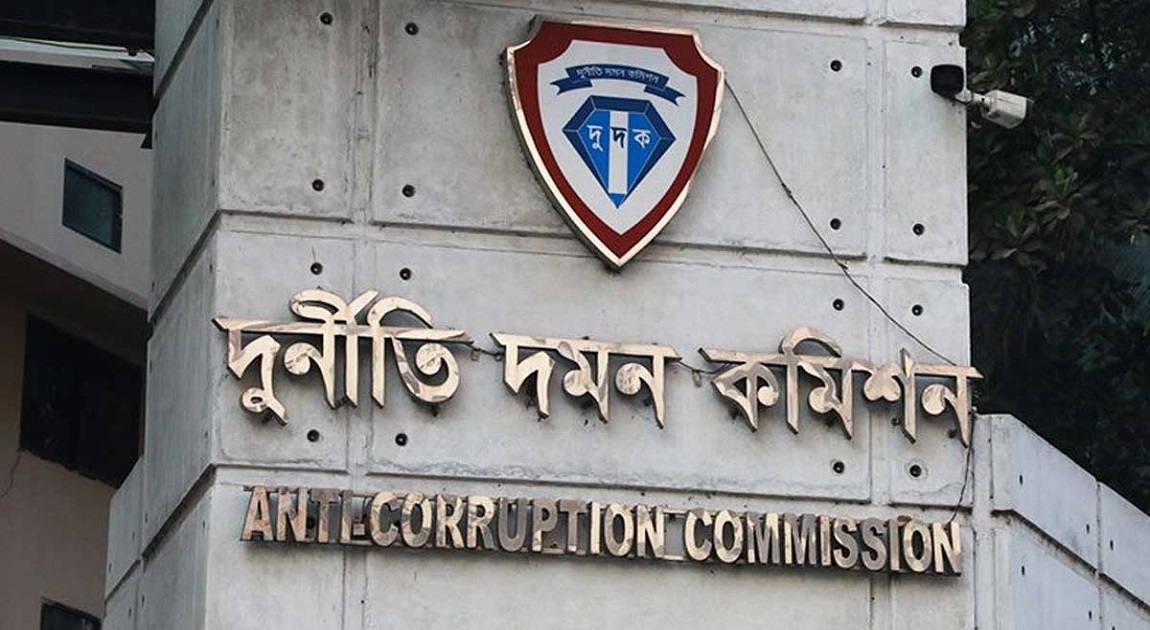 আসিফ মাহমুদের সাবেক এপিএসের বিদেশ যাত্রা ও এনআইডি ব্যবহারে নিষেধাজ্ঞা চায় দুদক