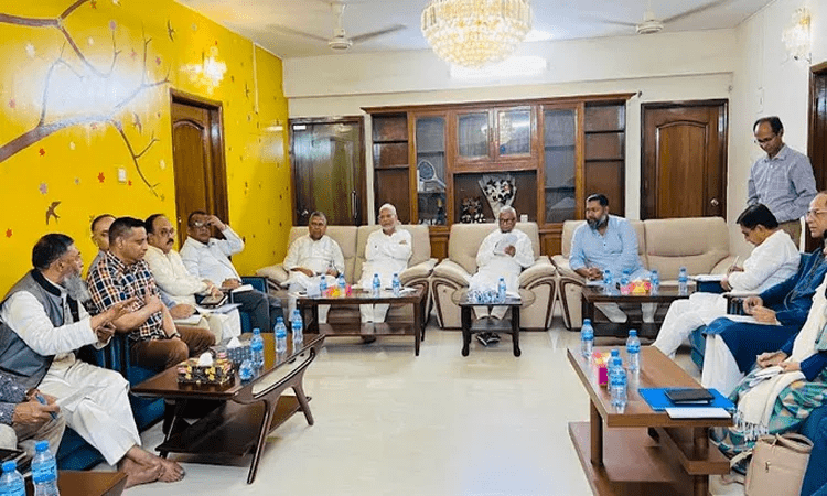 ঈদের আগেই শ্রমিকদের বেতন-বোনাস পরিশোধের নির্দেশ শ্রমমন্ত্রীর