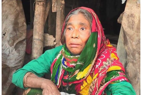 প্রধানমন্ত্রীর ঈদ উপহার: ঘর পেলেন ৯ সন্তান হারানো আলেয়া