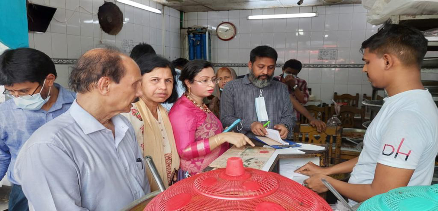 অবৈধ মজুতদারদের বিরুদ্ধে রাজধানীতে ভ্রাম্যমান আদালতের অভিযান