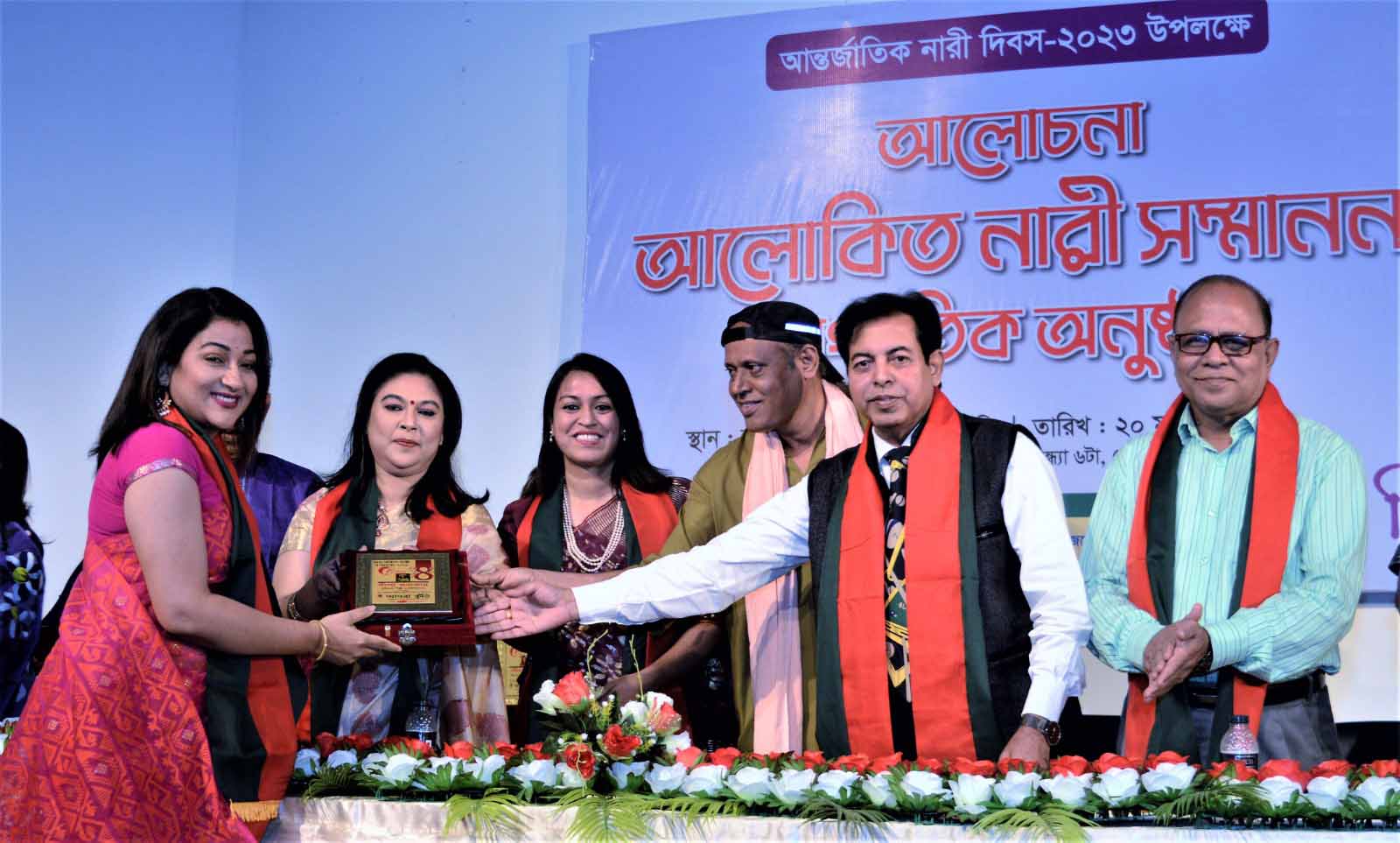 ১৭ নারী পেলেন আমরা কুঁড়ি সম্মাননা