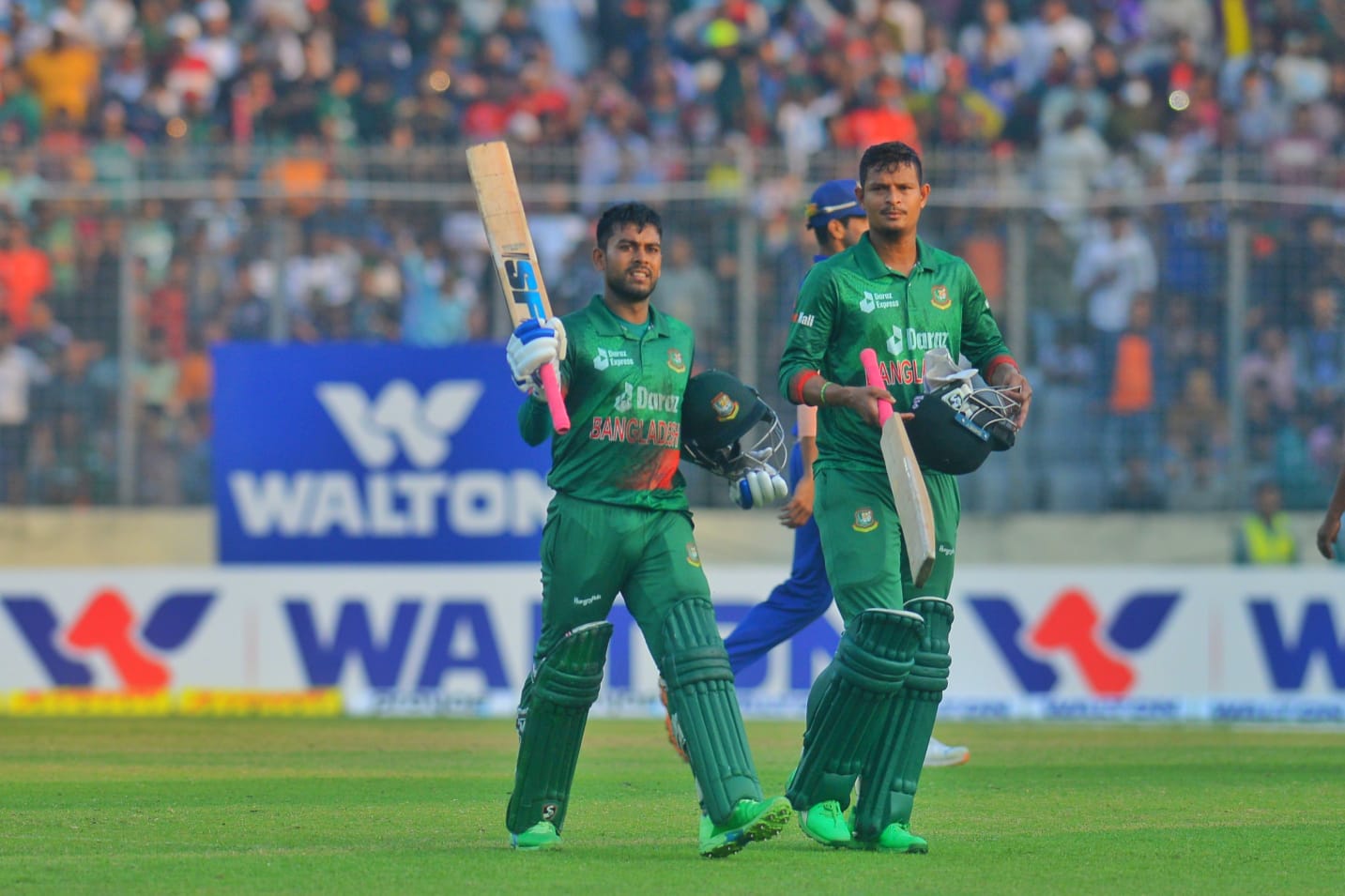 মিরাজের শত রানে ভারতকে ২৭২ রানের লক্ষ্য ‍ছুঁড়ে দিলো বাংলাদেশ