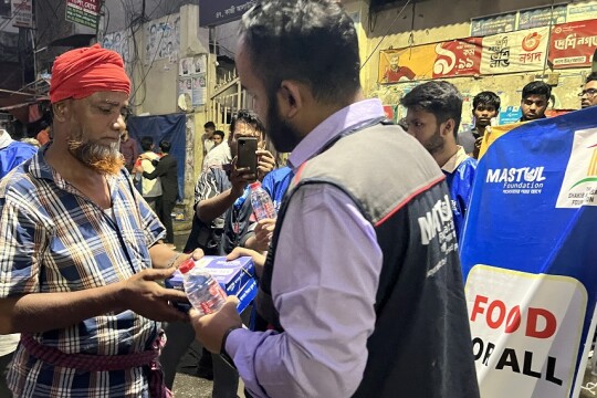 বঙ্গবাজার অগ্নিকাণ্ডে ক্ষতিগ্রস্তদের পাশে মাস্তুল ফাউন্ডেশন