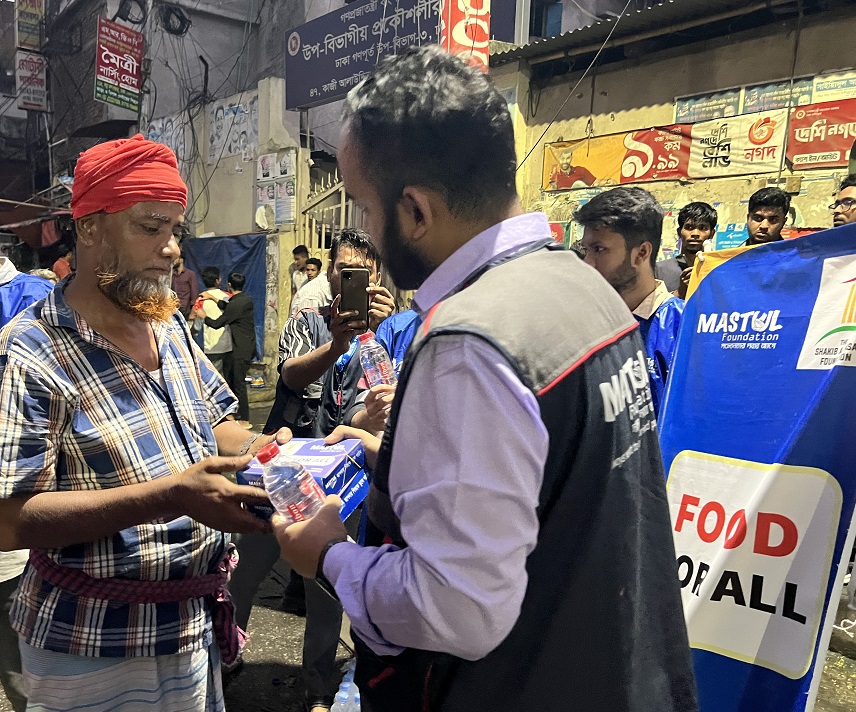 বঙ্গবাজার অগ্নিকাণ্ডে ক্ষতিগ্রস্তদের পাশে মাস্তুল ফাউন্ডেশন