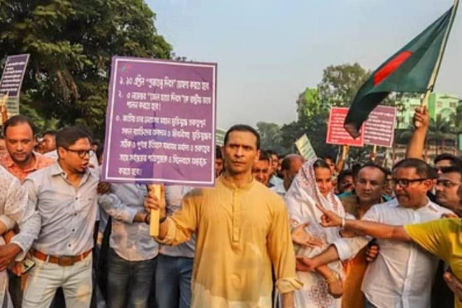 ১০ এপ্রিলকে প্রজাতন্ত্র দিবস ঘোষণাসহ ৩ দফা দাবিতে প্রধানমন্ত্রীকে সোহেল তাজের স্মারকলিপি