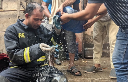 বঙ্গবাজারে আগুন: আহত ফায়ার সার্ভিসের চার সদস্যসহ ৯ জন হাসপাতালে