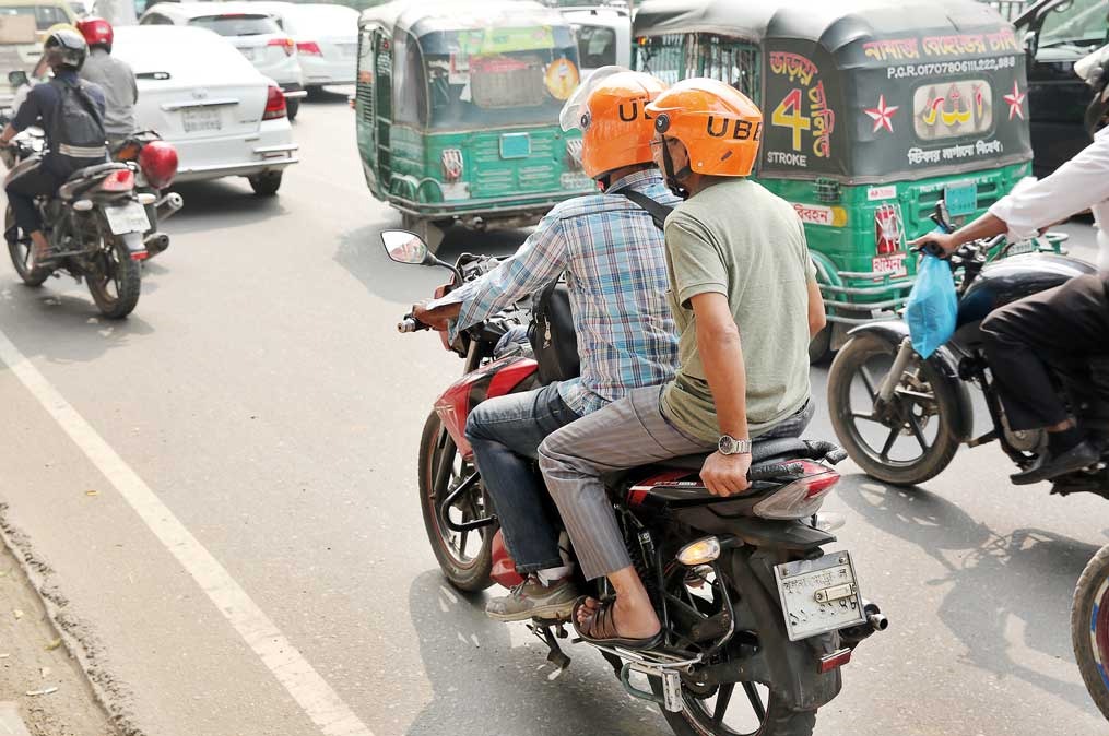 রাইড শেয়ারিং: বেকারত্ব ঘুচলেও পেশা হিসেবে পরিচয় দিতে ‘সংকোচ’,‘লজ্জা’