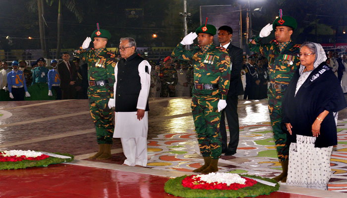 অমর একুশে ফেব্রুয়ারি আজ, জাতির সূর্যসন্তানদের বিনম্র শ্রদ্ধা