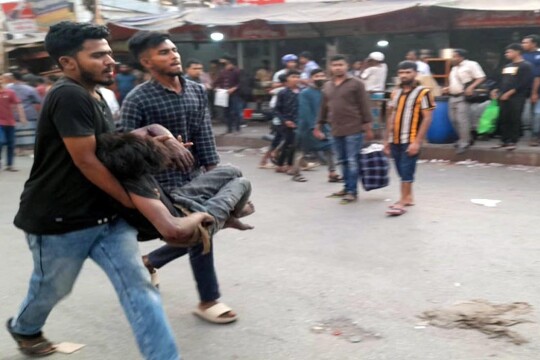 ‘সকালে কইলি এক লগে নামাজ পড়বি, আর অহন পড়ন লাগবো তর জানাজা’