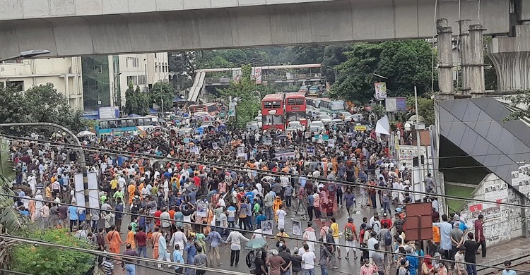 শর্তসাপেক্ষে অবরোধ উঠলো শাহবাগে