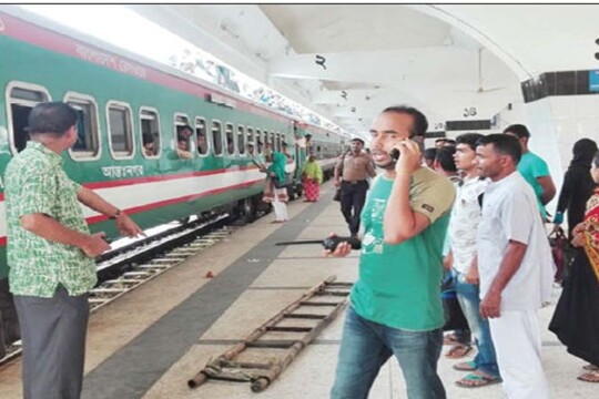 ‘সামরিক শাসকরাও প্রতিরক্ষা বাহিনীর উন্নয়ন করেনি’