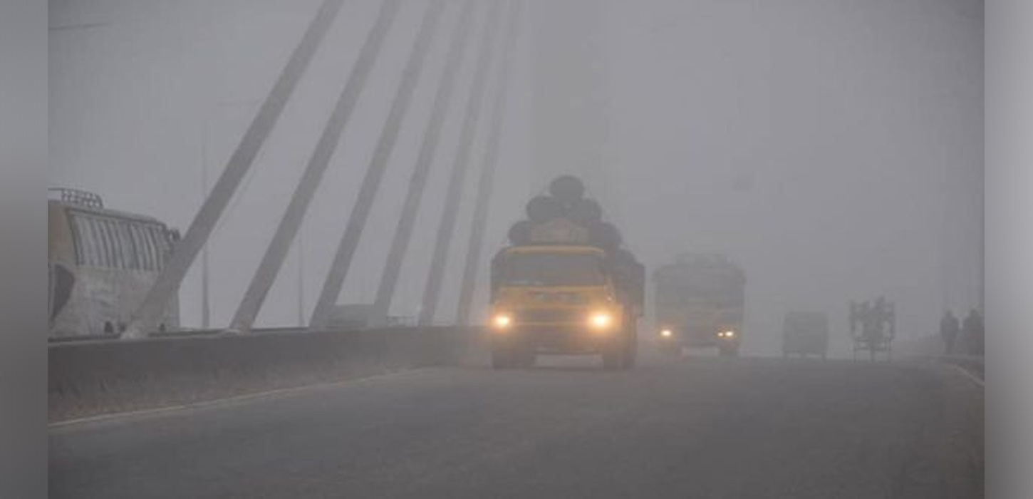 হিলিতে প্রচণ্ড শৈত্যপ্রবাহ চলছে