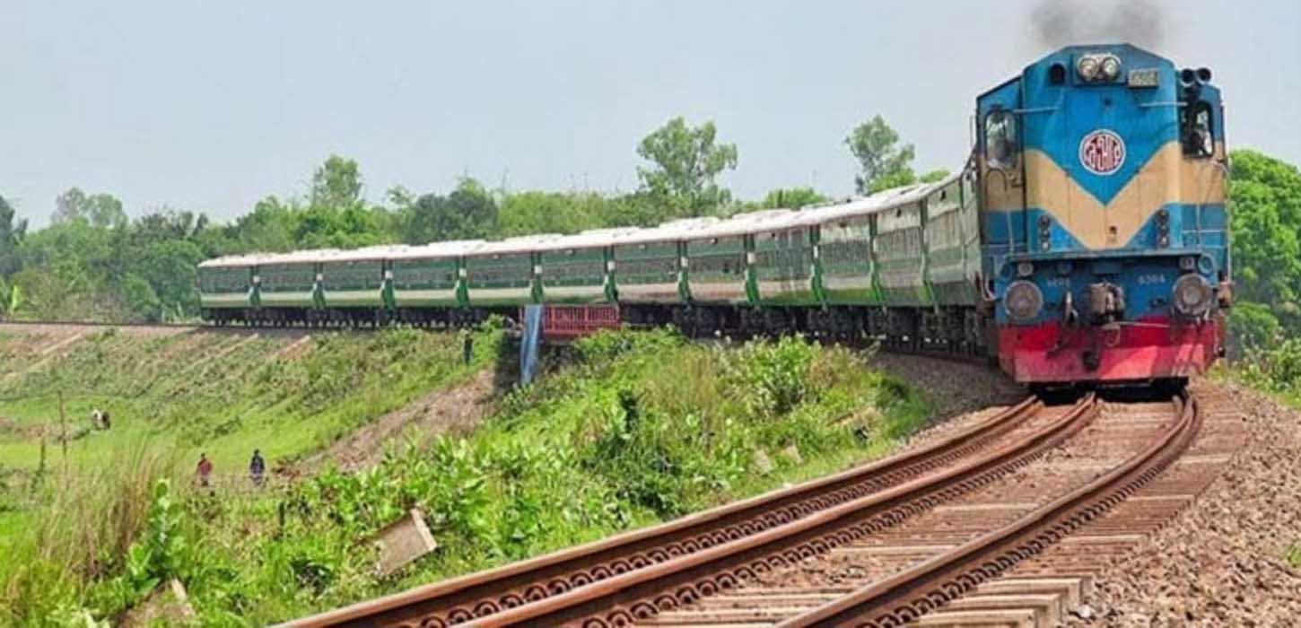 ট্রেন দেখতে গিয়ে কাটা পড়ে দুই শিশুর মৃত্যু