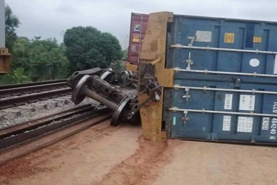 ঢাকা-চট্টগ্রাম ও নোয়াখালী রুটে ট্রেন চলাচল বন্ধ