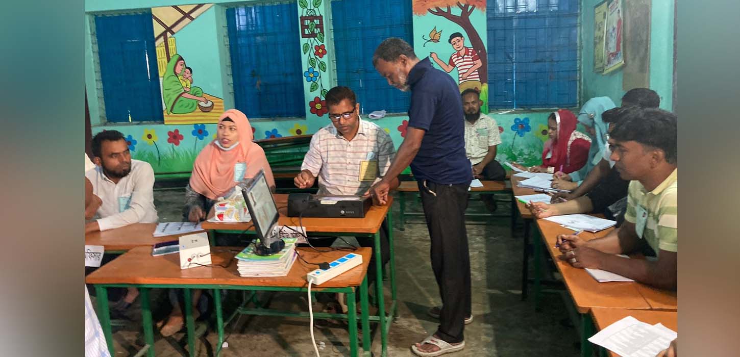 কুমিল্লা সিটি করপোরেশন নির্বাচনে ভোটগ্রহণ চলছে