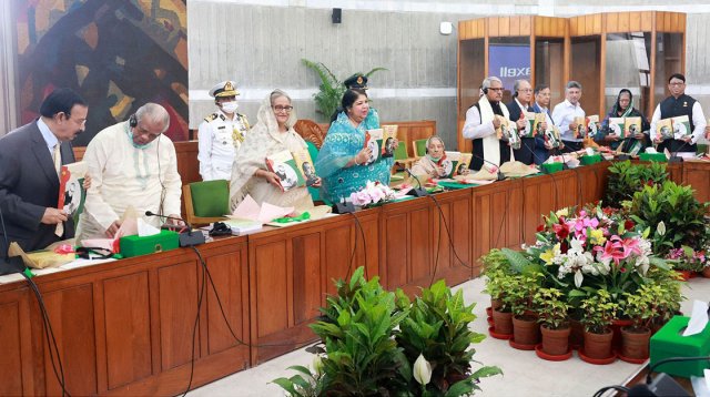 সংসদে বঙ্গবন্ধুকে নিয়ে লেখা দুটি বইয়ের মোড়ক উন্মোচন