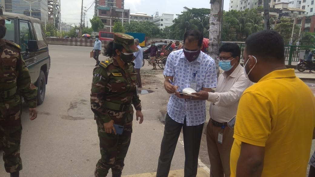 চিরুনি অভিযানে মোবাইল কোর্টের ৩২টি মামলায় ২ লক্ষেরও বেশি জরিমানা