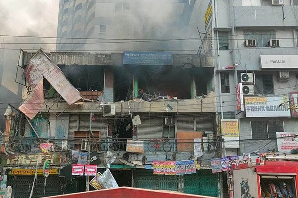 রাজধানীর সায়েন্স ল্যাবে বিস্ফোরণ: ৩ জনের মৃত্যু; আহত অর্ধশত