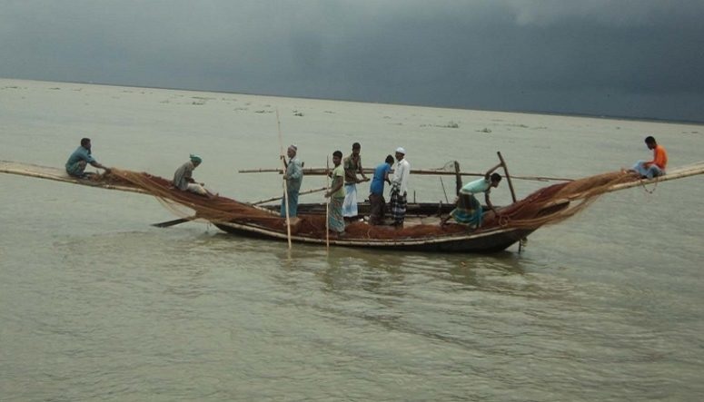 ২ মাস চাঁদপুরের পদ্মা-মেঘনায় মাছ ধরা নিষেধ