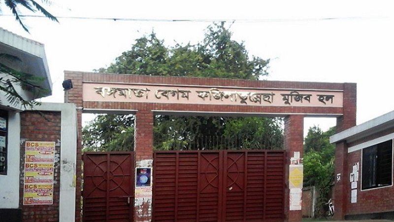 রাজনৈতিক স্বাধীনতায় হস্তক্ষেপ করায় ঢাবিতে সংঘর্ষে আহত ৪