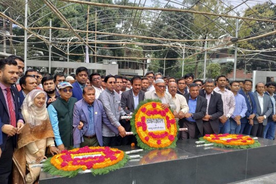 আইইবি নবনির্বাচিত কমিটির বঙ্গবন্ধুর প্রতিকৃতিতে শ্রদ্ধা নিবেদন