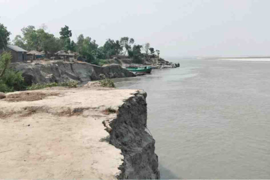 বর্ষার আগেই বাড়ছে যমুনায় ভাঙন, বাড়ছে তীরবর্তি মানুষের কান্না