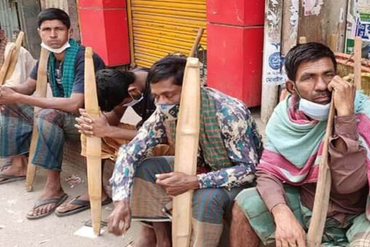 দেশে মাসিক ৫২১ ও ৭৯২ টাকা বেতনেরও চাকরি রয়েছে