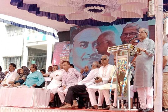 উন্নয়নের নামে গুটিকয়েক মানুষের স্বার্থ রক্ষা করছে সরকার: মির্জা ফখরুল