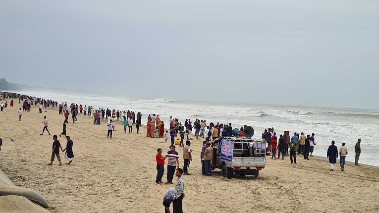 ঘূর্ণিঝড়ের মহাবিপদেও সেলফি, প্রতিমন্ত্রীকে ফোন দিলেন প্রধানমন্ত্রী!