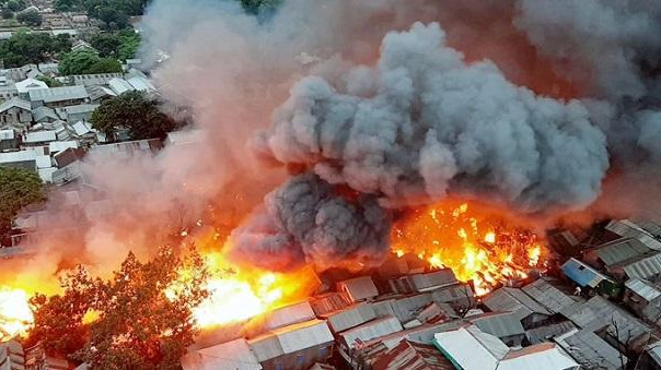 মহাখালীর সাততলা বস্তির আগুন; ২ ঘণ্টার চেষ্টায় নিয়ন্ত্রণে