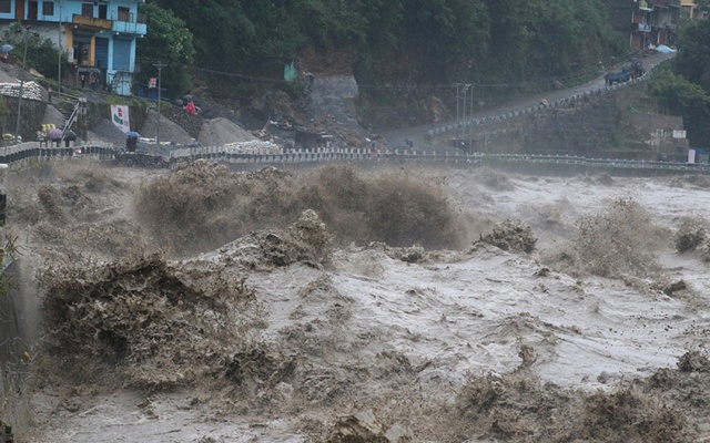 নেপালে বন্যা ও ভূমিধসে নিহত ৪৩