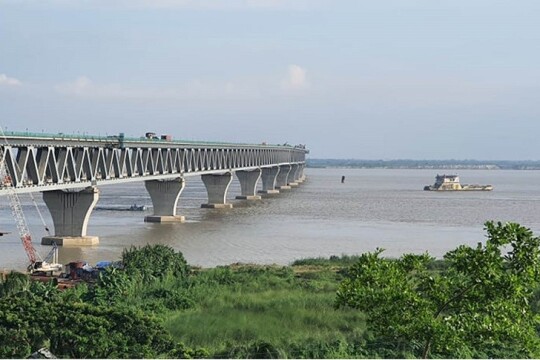 পদ্মা সেতুর পিলারে আবারও ফেরির ধাক্কা