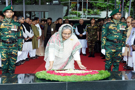 মুজিবনগর দিবসে বঙ্গবন্ধুর প্রতিকৃতিতে শ্রদ্ধা জানালেন প্রধানমন্ত্রী