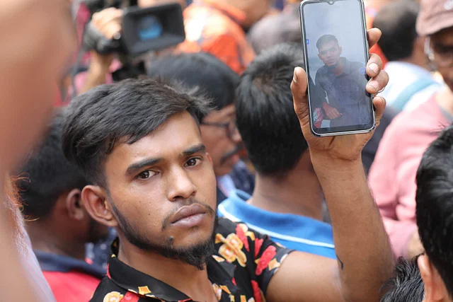 ২৪ ঘন্টা পর ধ্বংসাবশেষ থেকে মিলল রবিনের নিথর দেহ