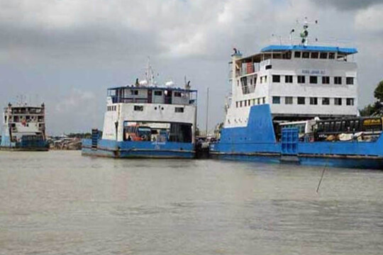 শিমুলিয়া-বাংলাবাজার ও মাঝিকান্দি রুটে ফেরি চলাচল বন্ধ