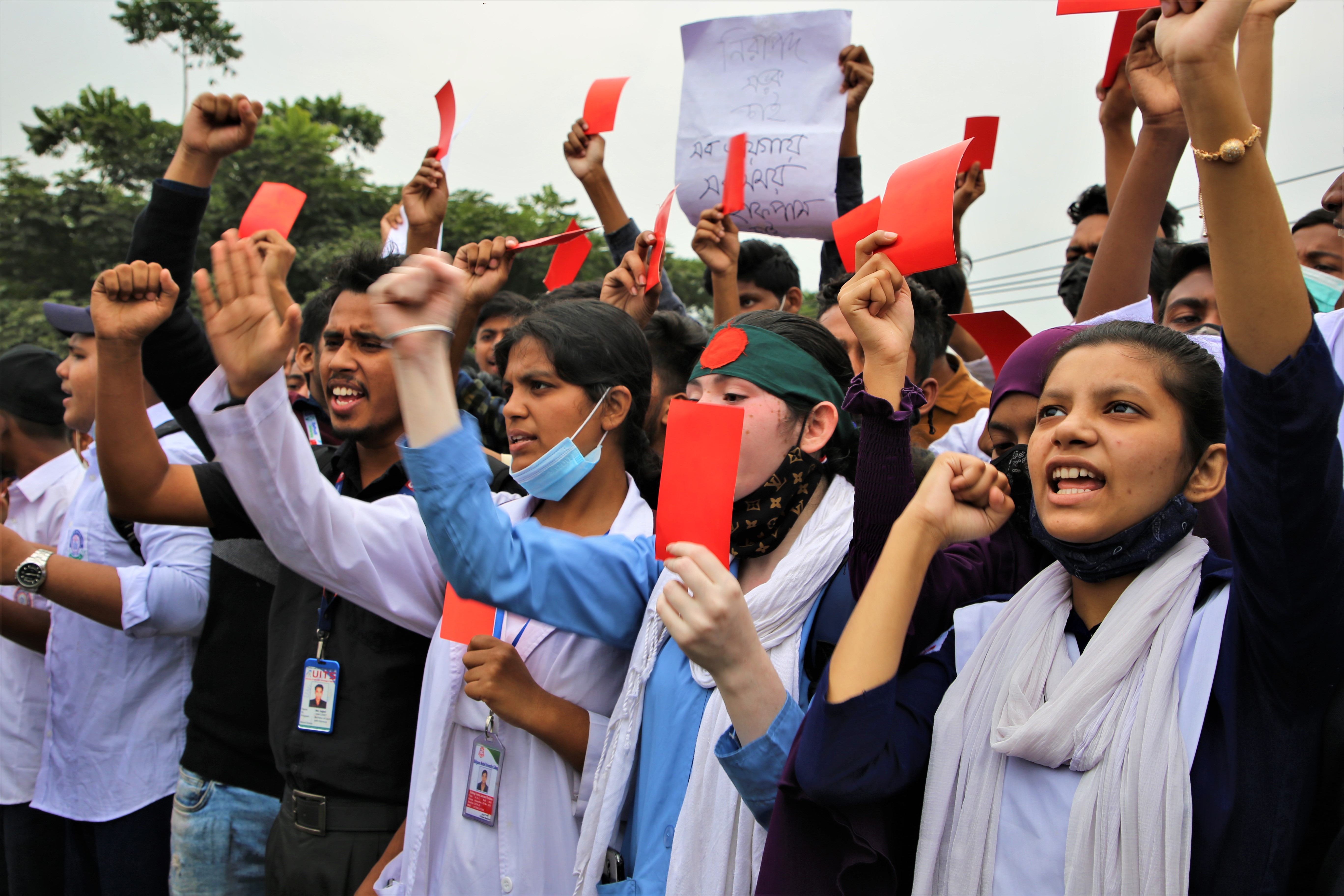 নিরাপদ সড়কের দায় কী শুধুই শিক্ষার্থীদের!